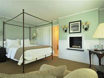 The Hedges Bed & Breakfast East Hampton